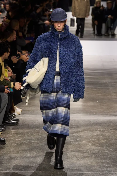 Look 15